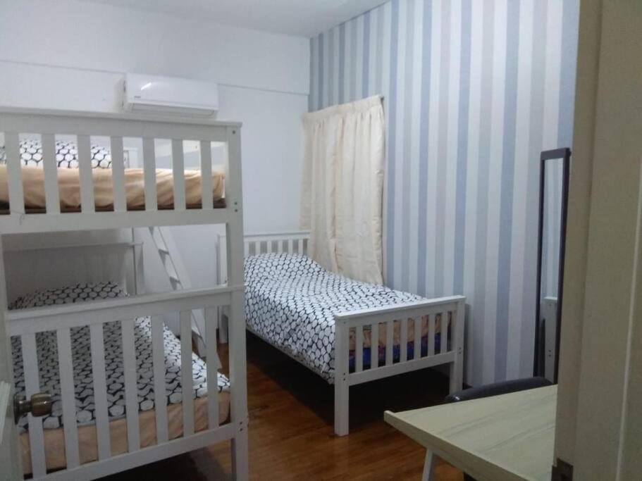 3Rooms 10Pax Mc 5 Star Hotel Sofa&Bed Mrt Mcd Axiata Seri Kembangan Exterior foto