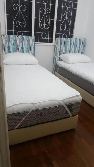 3Rooms 10Pax Mc 5 Star Hotel Sofa&Bed Mrt Mcd Axiata Seri Kembangan Exterior foto